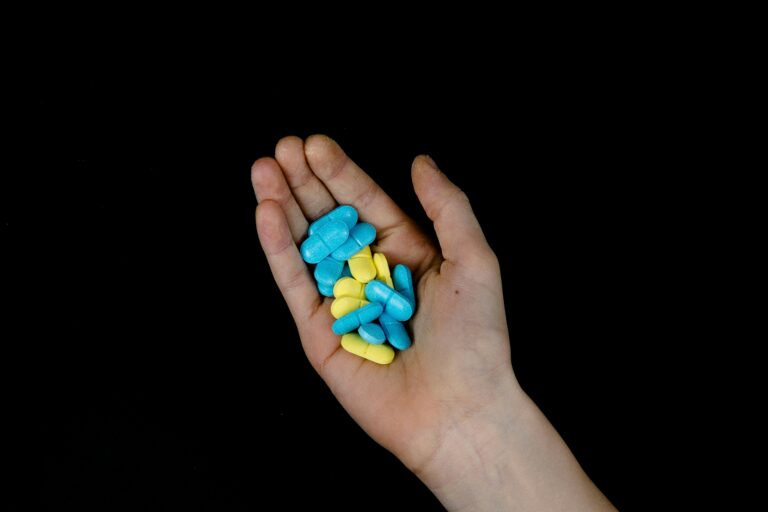 A person taking a pill symbolizing the power of the placebo effect and how expectations shape health and performance.